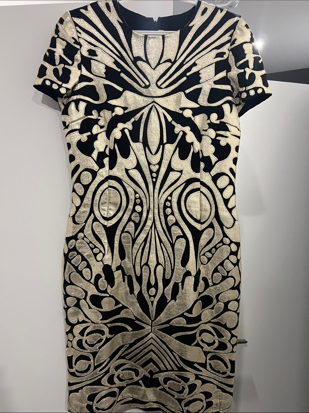 Naeem Khan Black and Gold Short-Sleeve Patterned Midi Dress